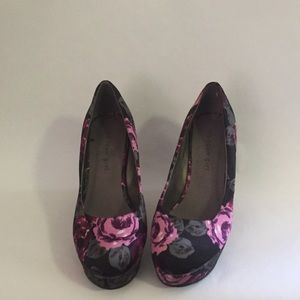 Steve Madden Black & Purple Floral Shoes